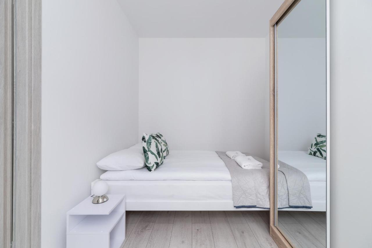 Expo Cracow Nowohucka By Renters Apartament *